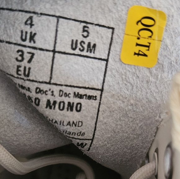 NWOB Dr. MARTENS 1460 Pascal White Leather Conbat Boots Women's size 7 Lace Up - Picture 14 of 14